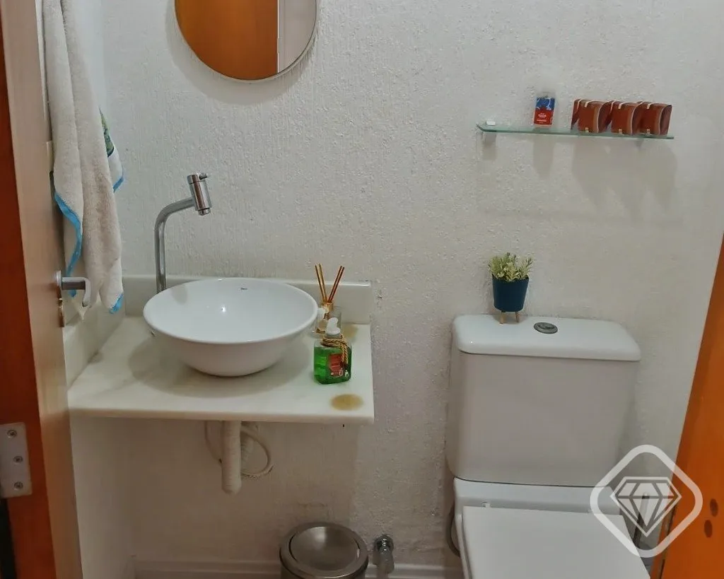 Imagem Casa com vista privilegiada em rua sem saída, tranquila e silenciosa.

Esta residência combina amp...