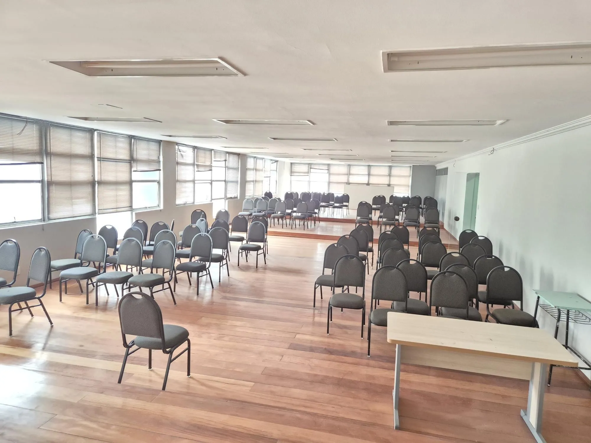 Imagem Prédio desocupado de 16 andares