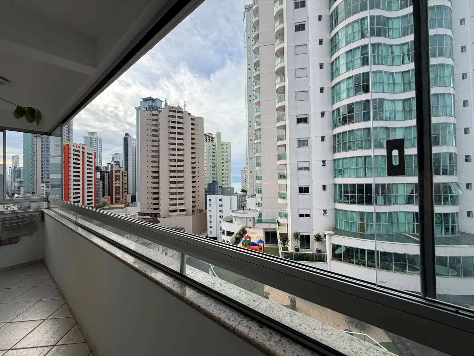 Imagem Apartamento com vista para o mar à venda com 85m2 por R$ 850.000,00