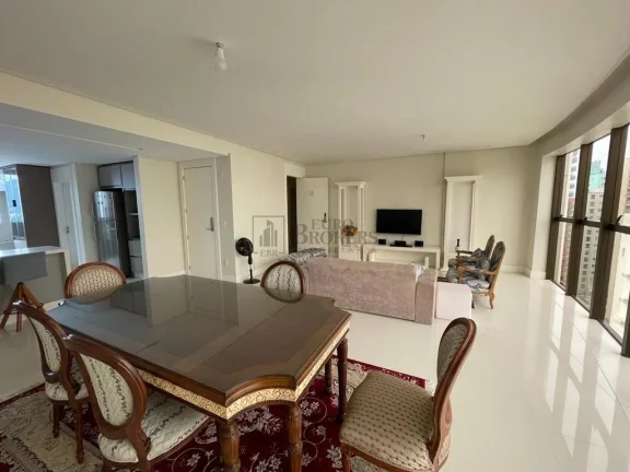 Imagem Apartamento com 3 suítes no Centro de Balneário Camboriú.