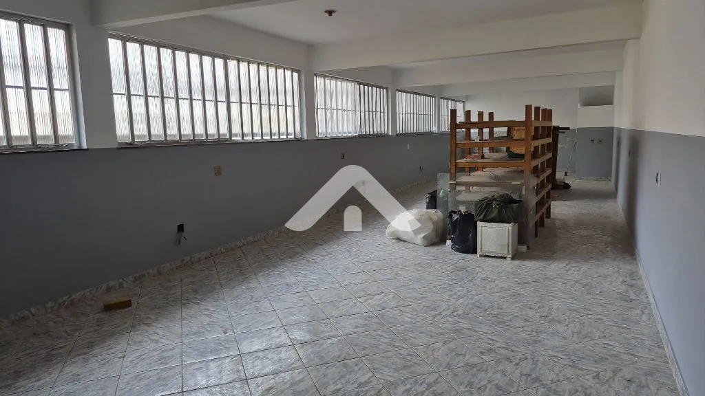 Imagem Galpão no Campinho com 200 m2, próximo a Delegacia