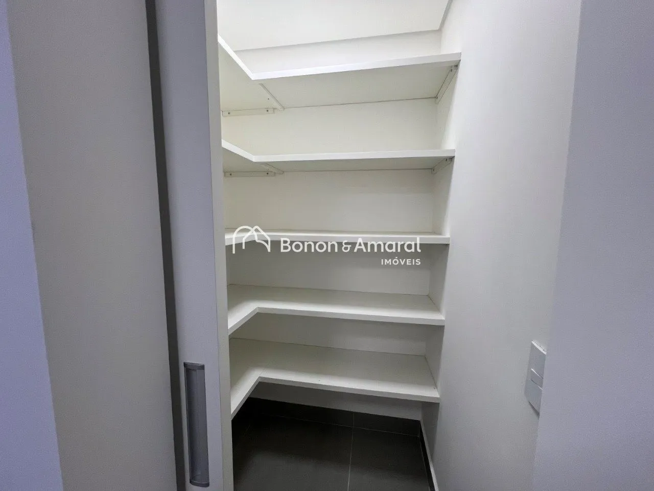 Imagem Casa triplex em condomínio com 3 suítes, automação, aquecimento solar, 168 m² no Chácaras Primavera