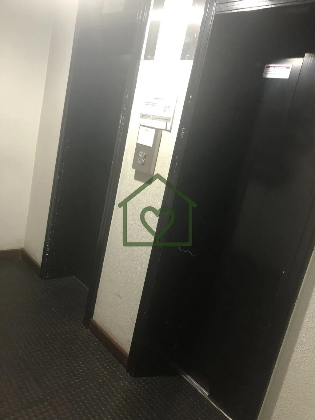 Imagem Sala comercial desocupada, com vista para o Guaíba, localização privilegiada, com 36 m² de área...