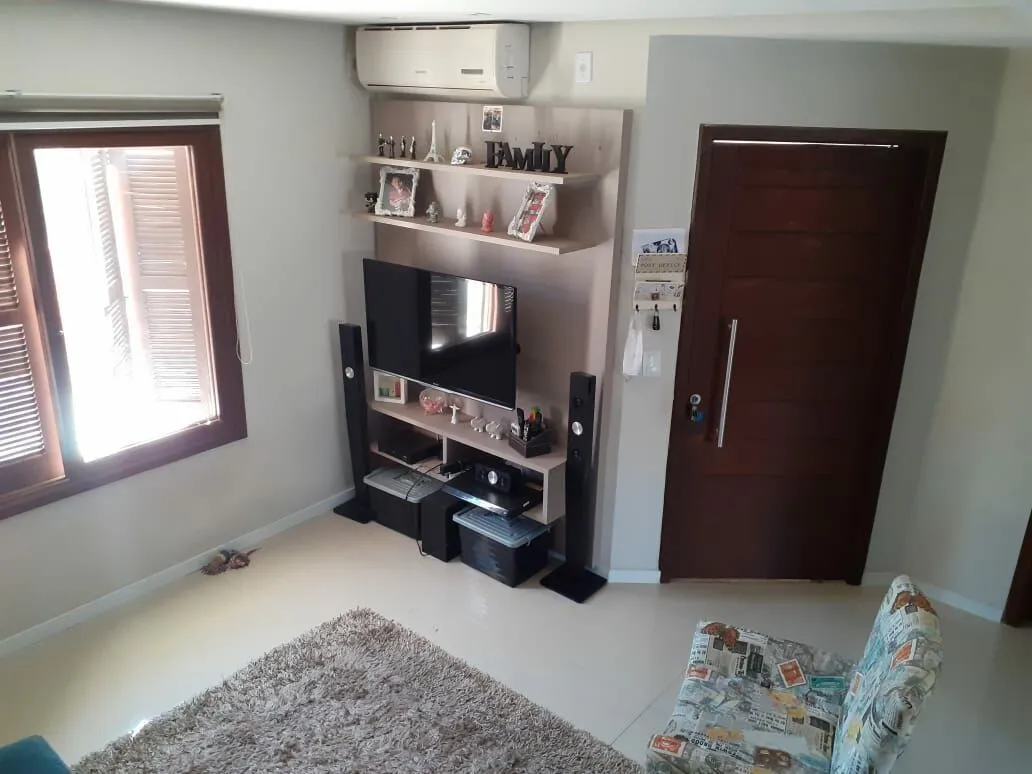 Imagem Casa quatro dormitórios ( 1 suíte) garagem ( 2 carros)