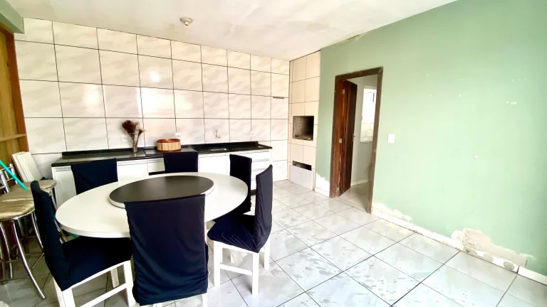 Imagem Casa ampla no bairro Ambrósio em Garopaba-SC, a 5 min do centro e praias. Oportunidade!