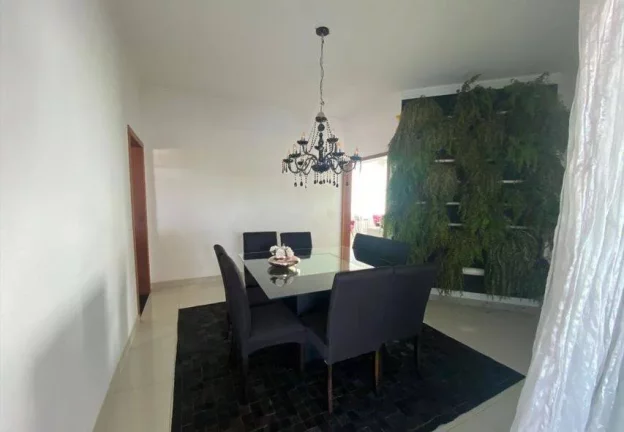 Imagem Casa Térrea de 3 Dormitórios e Piscina - 430m² por R$ 8.500 no Vale do Lago