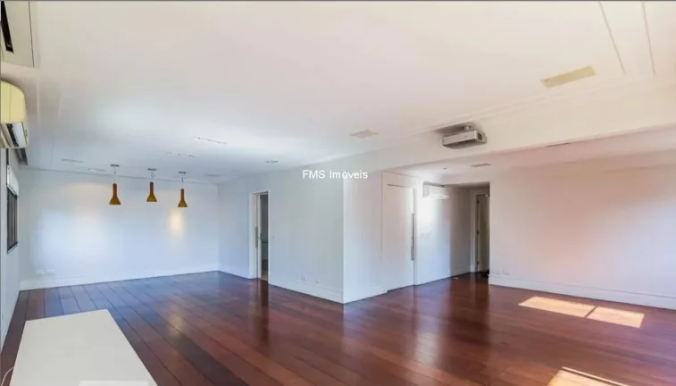 Imagem Imperdível! Apartamento de Luxo em Moema, São Paulo-SP: 3 quartos, 3 suítes, 3 banheiros, 4 vagas de garagem, 230m² de área