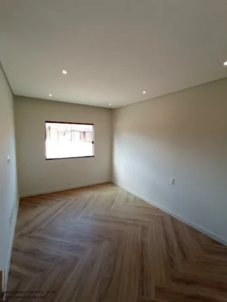 Imagem Casa de Luxo em Condomínio - 5 Quartos, 5 Suítes, 3 Salas, 3 Banheiros, 5 Vagas de Garagem - Camaçari-BA (Catu de Abrantes)