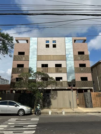 Imagem Apresentamos uma casa extraordinária, com 5 pavimentos e elevador, 3 suítes e uma master , toda climatizada, projetada com refinados toques de arquitetura e design de interiores assinados por Verônica Theodorico. Esta residência nova oferece um estilo de 