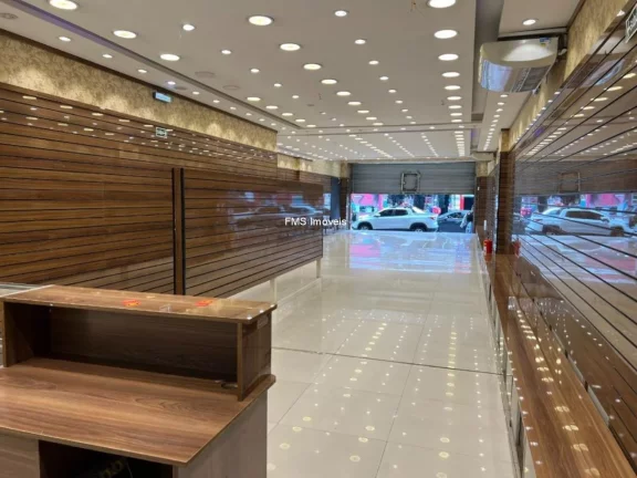 Imagem Aluguel de Loja Comercial de Alto Padrão em Pinheiros, São Paulo-SP - 1 Sala, 2 Banheiros, 200 m² de Área.