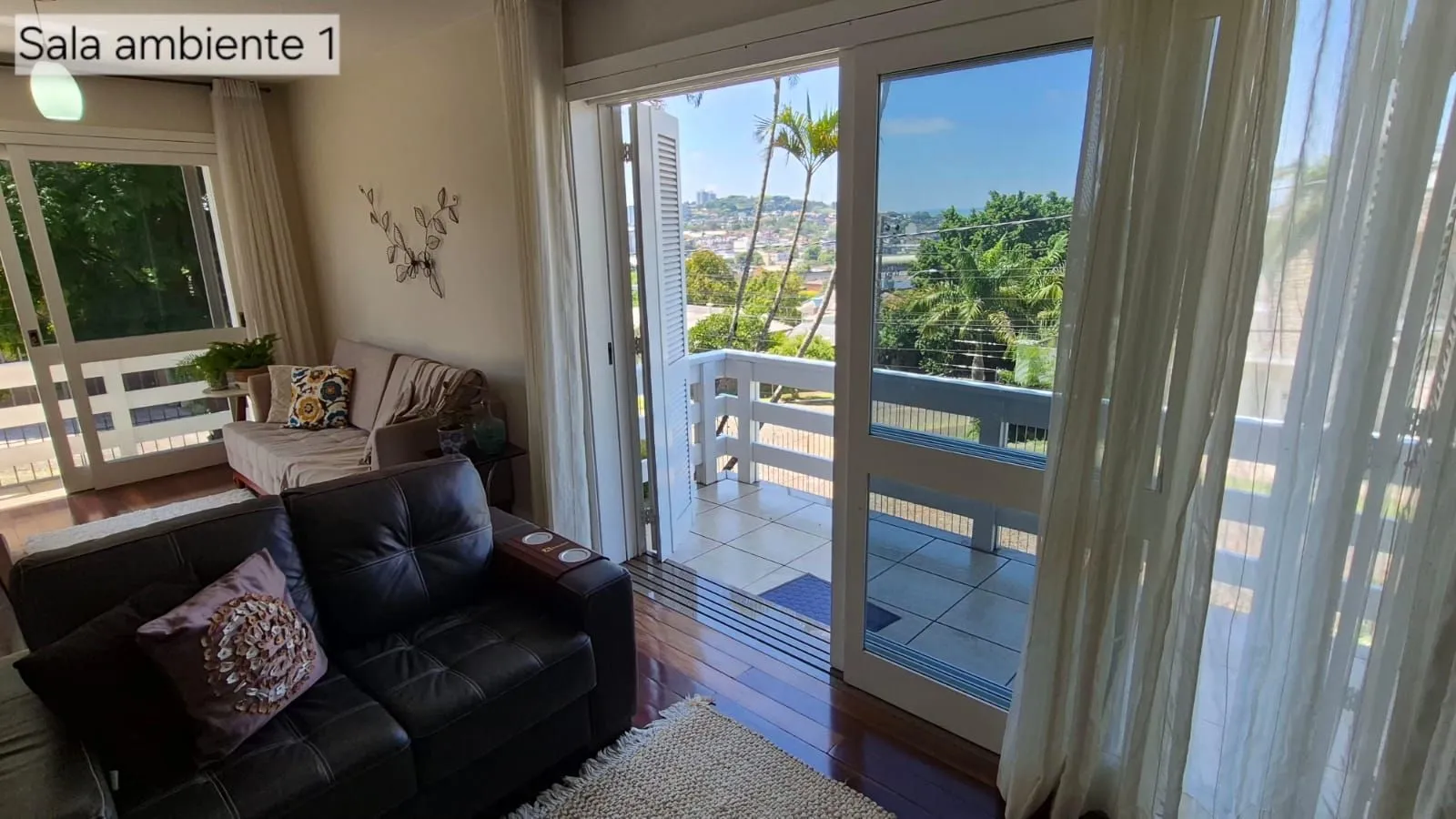Imagem Excelente casa de 4 dormitórios, 1 suíte e 2 vagas em Novo Hamburgo.