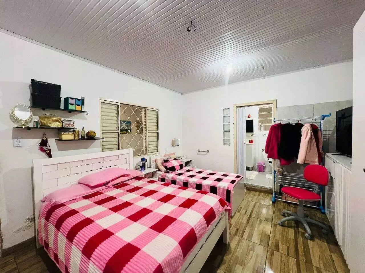 Imagem Casa com churrasqueira / Piscina