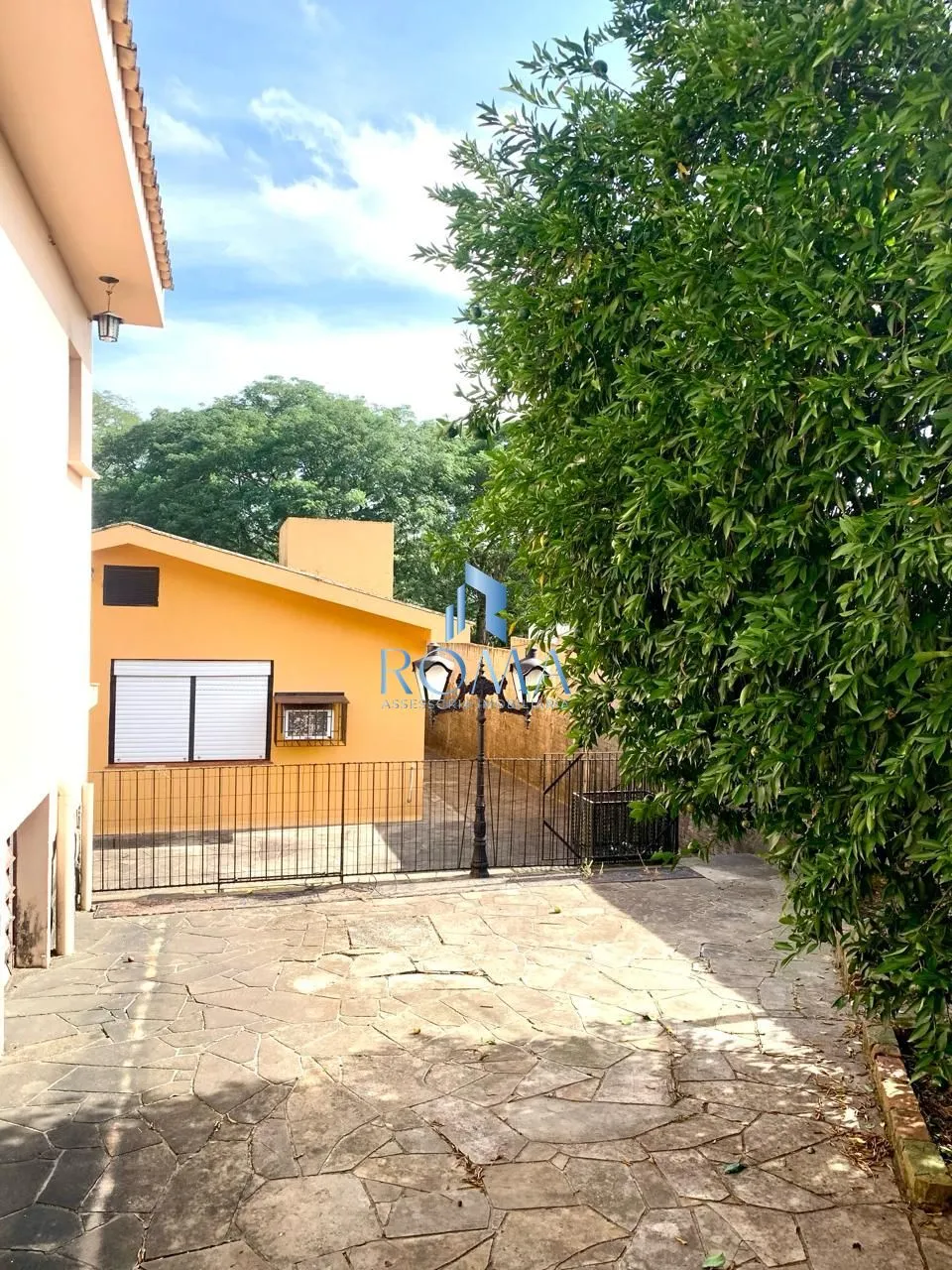 Imagem Excelente terreno localizado no Bairro Perpétuo Socorro, com 03 casas construída