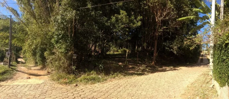 Imagem Terreno de 3.013 m² com vista para a Lagoa na Praia da Ferrugem, Garopaba-SC
