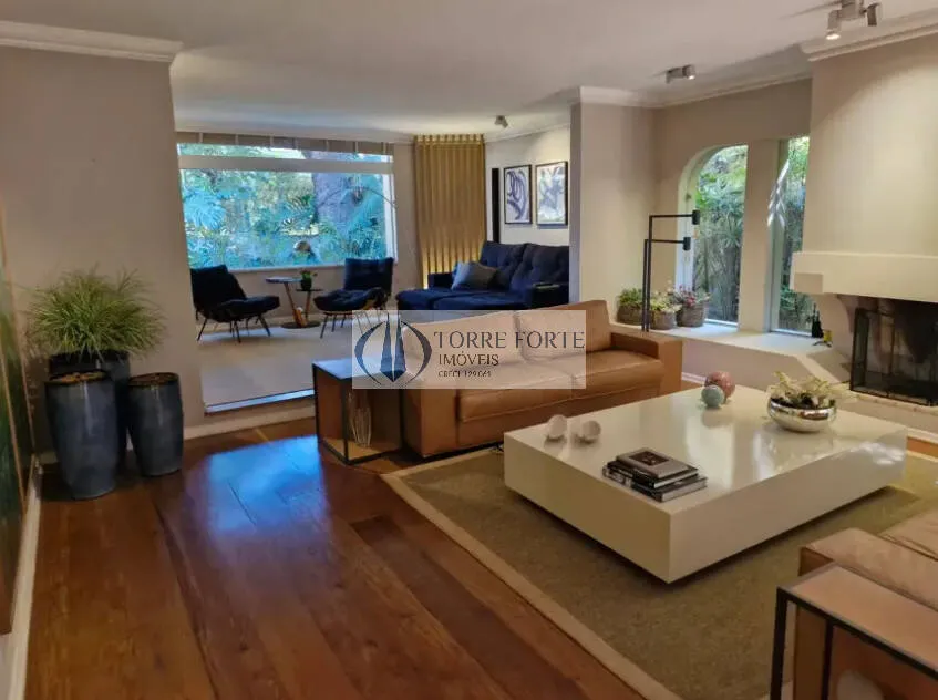 Imagem Excelente casa de alto padrão no Bairro Cidade Jardim, com 532 m², única