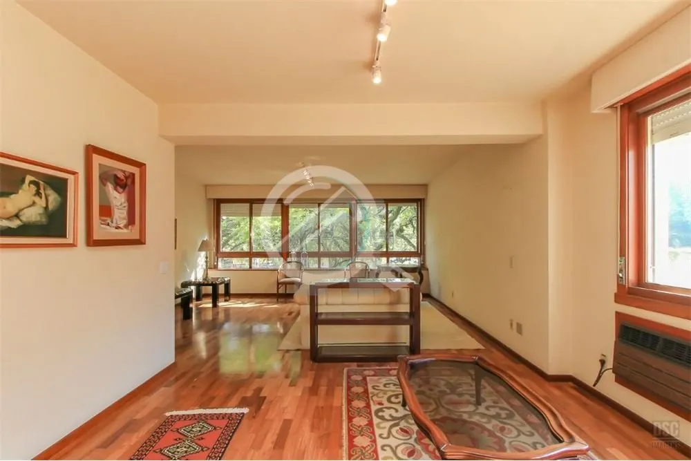 Apartamento de 3 dormitórios com 2 vagas, na José Bonifácio, Bom Fim. Em 234 m² de apartamento h...