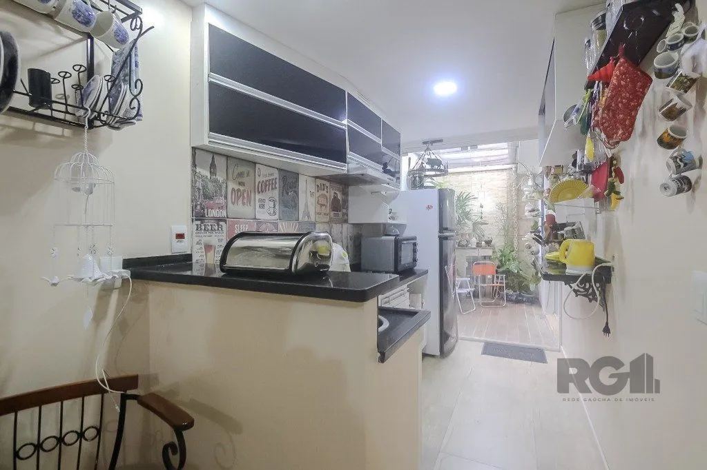 Imagem Casa em condomínio, 77m², 2 dormitórios e 2 vagas no bairro Humaitá