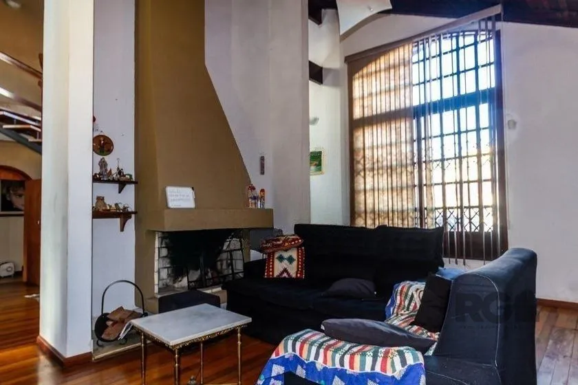 Imagem Casa 303m² - 4 dormitórios, 2 vagas no bairro Santo Antônio