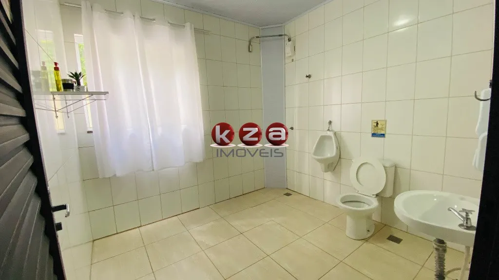 Imagem Barracão Comercial para Locação em Valinhos-SP, Parque dos Cocais: 2 Salas, 3 Banheiros, 2 Vagas e 300m². Venha conferir!
