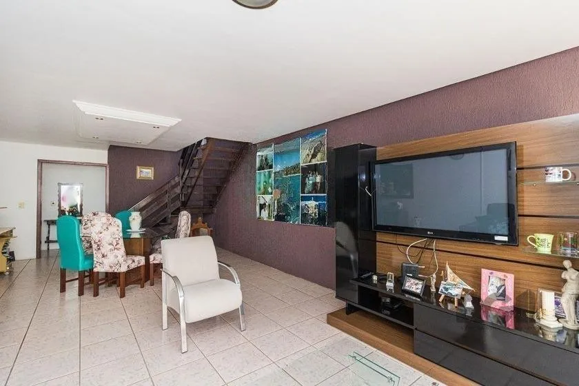 Imagem Casa Mista 266m² - 4 dormitórios, 1 suíte, 3 vagas no bairro Parque Santa Fé