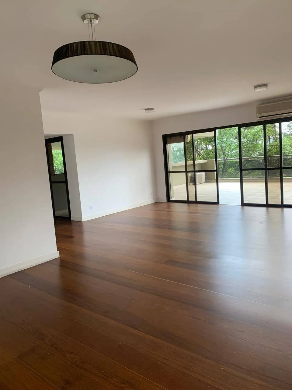 Imagem Apartamento de 4 Quartos (2 Suítes) para Aluguel em Alphaville Empresarial, Barueri - SP