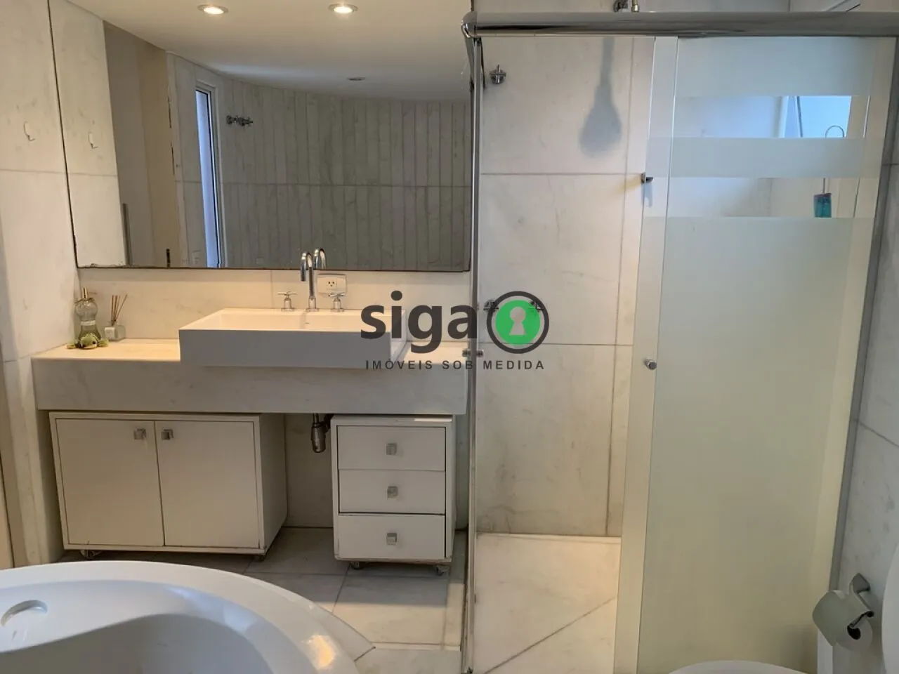 Imagem VENDE na Vila Andrade (Região do Morumbi) Apartamento com 3 quartos suítes e 4 Vagas + Depósito