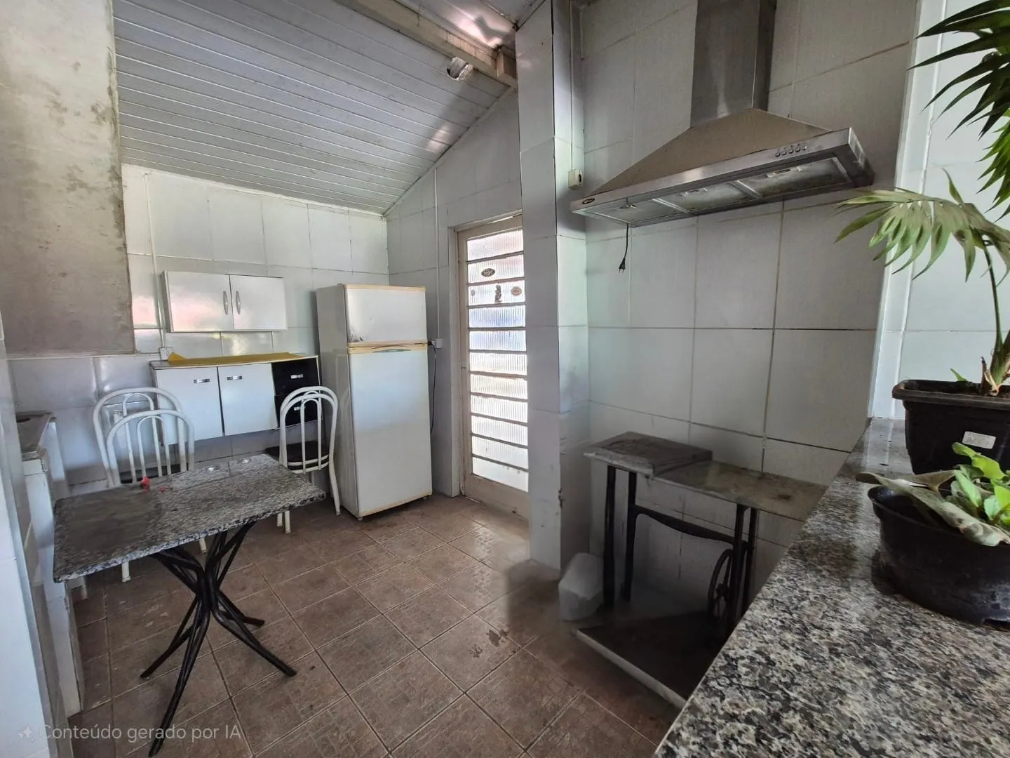 Imagem Casa Térrea na Região Central de Roseira com Espaço Comercial, Quintal Amplo, Piscina e Churrasqueira à Venda