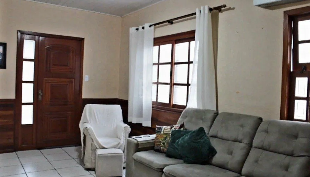 Imagem Casa para Venda - 300m², 5 dormitórios, sendo 2 suites, 4 vagas - Bela Vista