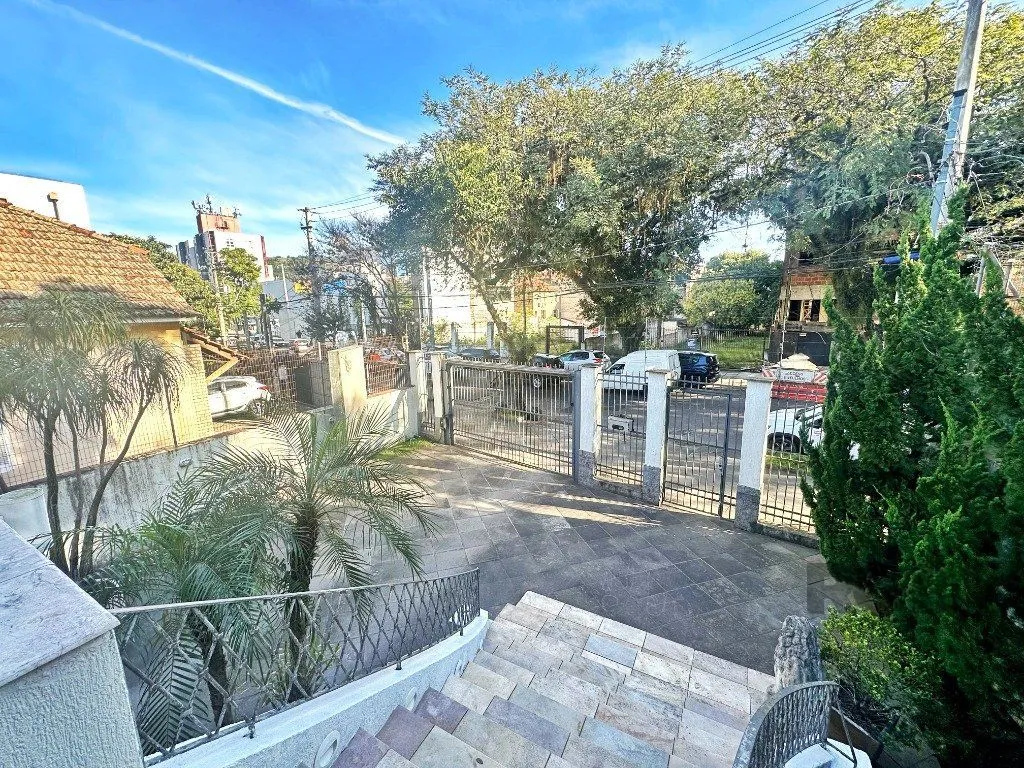 Imagem Casa comercial ou residencial com 14 vagas próxima á av. Teresópolis