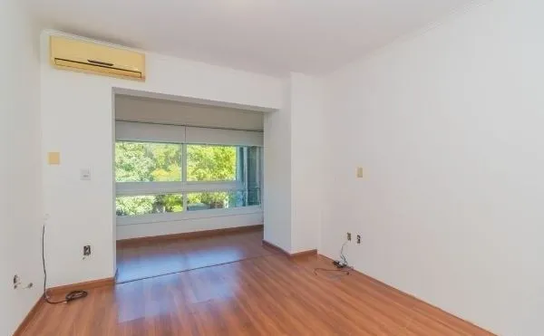 Imagem Casa em Condomínio em Ipanema de 3 dormitórios e 2 vagas DESOCUPADA