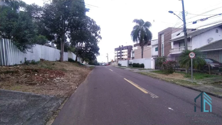 Imagem Terreno ZR3, bem localizado, projeto para 18 ap de 60m² no Santa Cândida em Curitiba PR