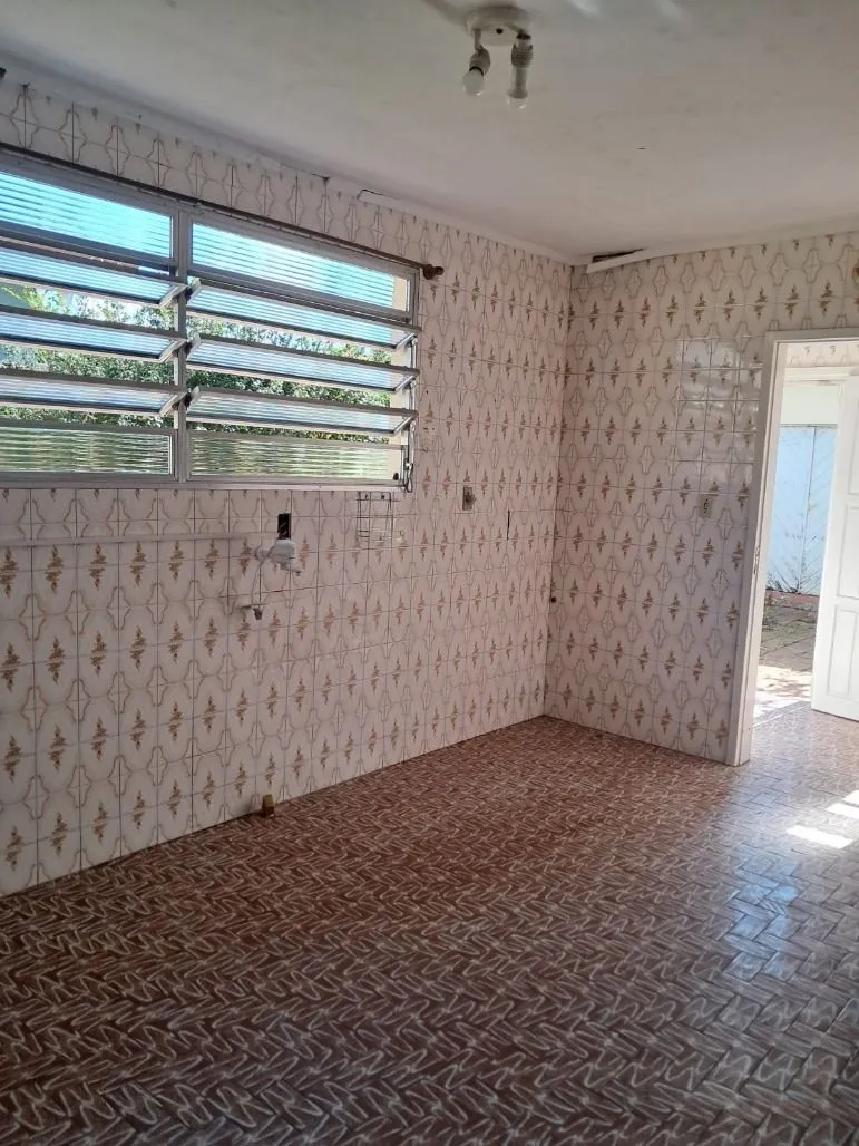 Imagem Boa casa térrea, com 03 dormitórios (sendo 01 suíte), sala, 02 banheiros