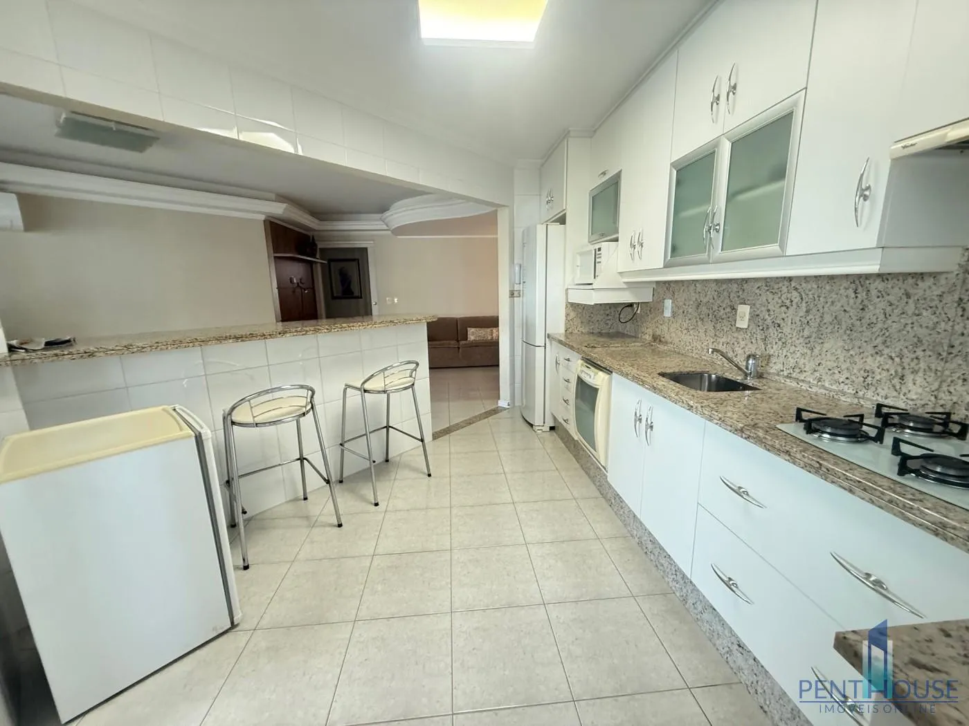 Imagem Apartamento Zona Central para Venda em Balneário Camboriú, CENTRO, 3 dormitórios, 1 suíte, 2 banheiros, 2 vagas