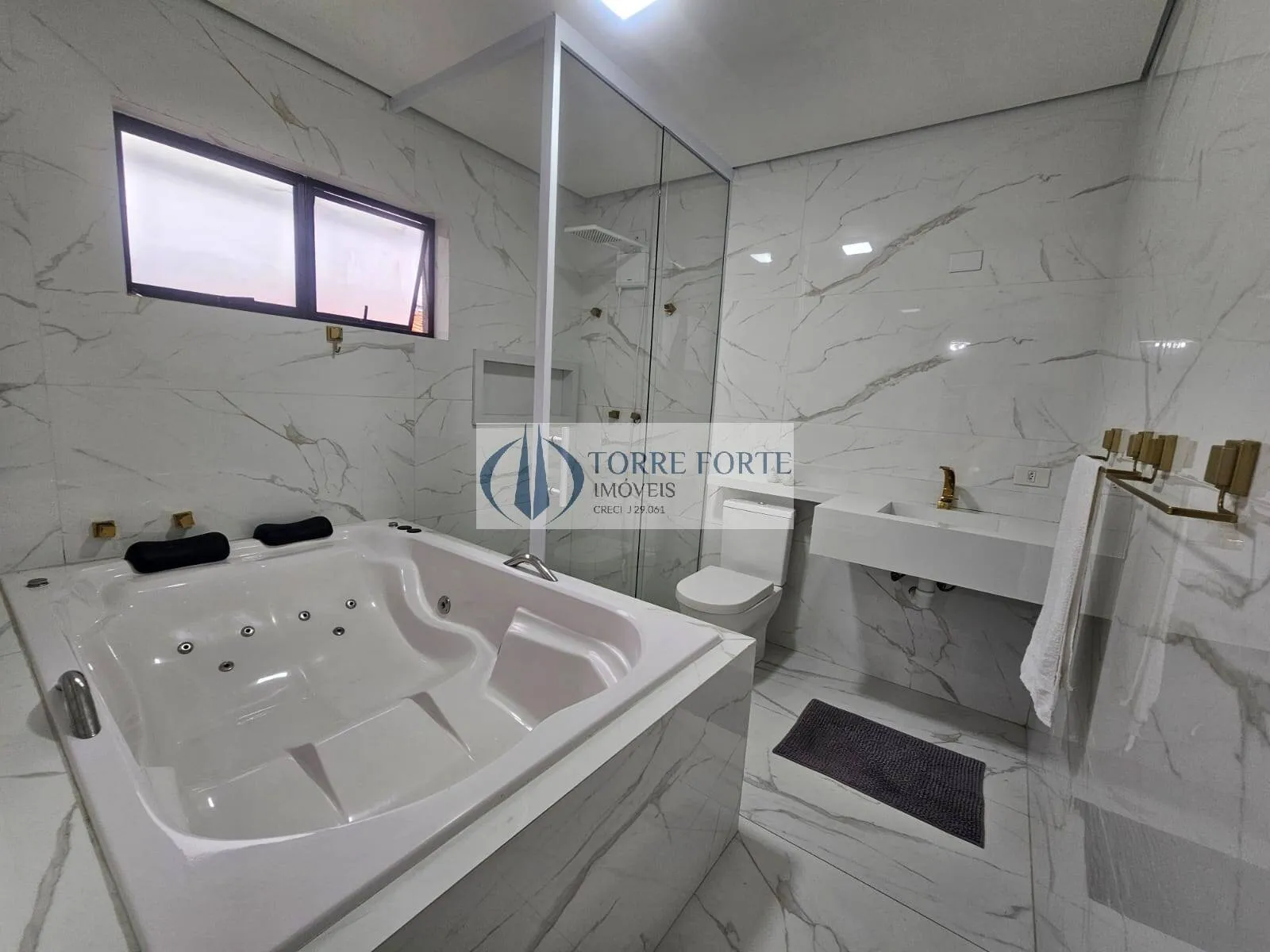 Imagem Ótima casa 396 m², 3 dormitórios sendo 1 suíte, 5 banheiros, em S.C do Sul