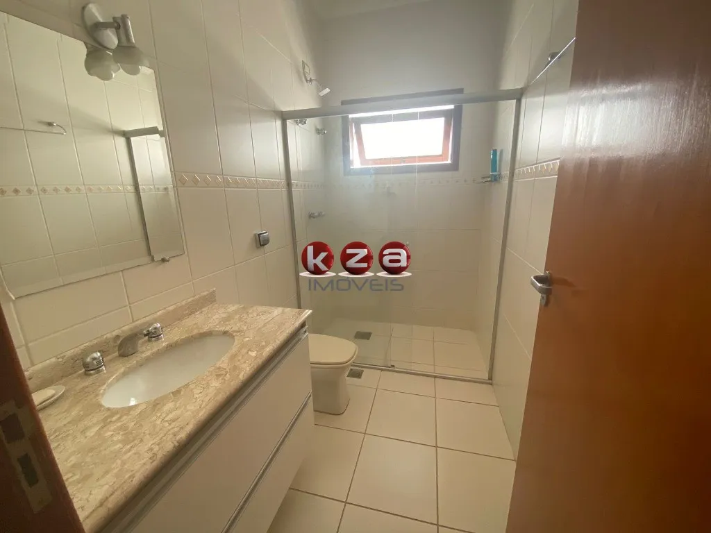 Imagem Casa a venda em condomínio em Valinhos-SP, fácil acesso para rodovias e Campinas: 3 quartos, 1 suite, 3 salas, 4 banheiros, 2 vagas.