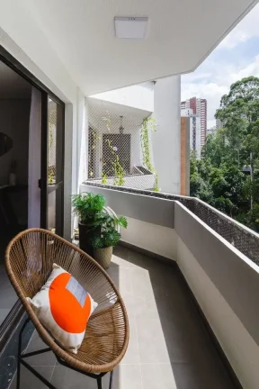 Imagem Apartamento de luxo no Morumbi: 4 quartos, 2 suítes, 3 banheiros, 5 vagas de garagem, 200m² - São Paulo-SP.