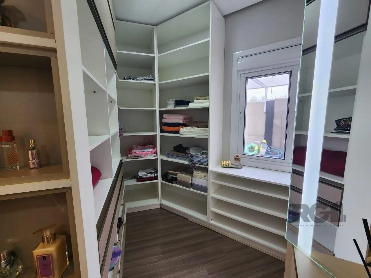 Imagem Casa em condomínio, 3 dorms, 1 suíte, 2 vagas bairro vale Ville