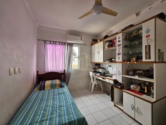 Imagem Casa em condomínio fechado com três suítes e área gourmet a venda em Patamares