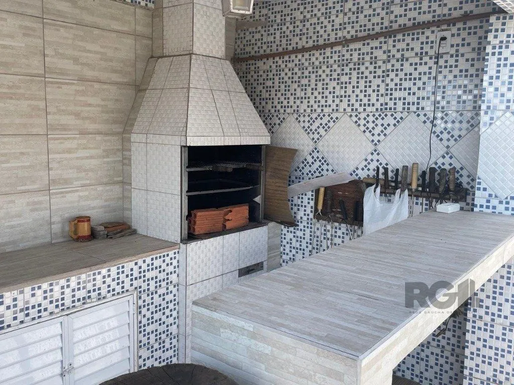 Imagem Casa 420m², 4 dormitórios, 3 vagas no bairro Partenon