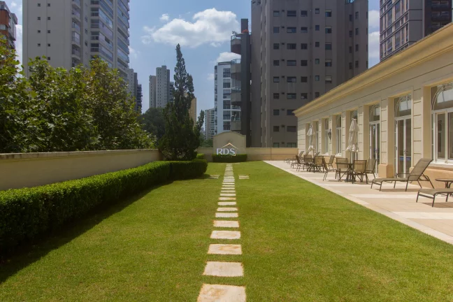 Imagem Vende apartamento de 260m² com 4 suítes e 4 vagas no Edifício Lindenberg Tangará