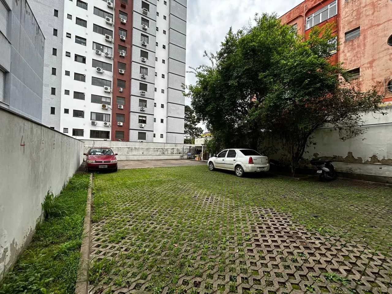Imagem PRÉDIO COMERCIAL A VENDA COM PÉ DIREITO DUPLO E ESTACIONAMENTO, BAIRRO CRISTO REDENTOR, PORTO ALEGRE, RS