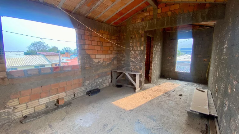 Imagem Casa ampla no bairro Ambrósio em Garopaba-SC, a 5 min do centro e praias. Oportunidade!