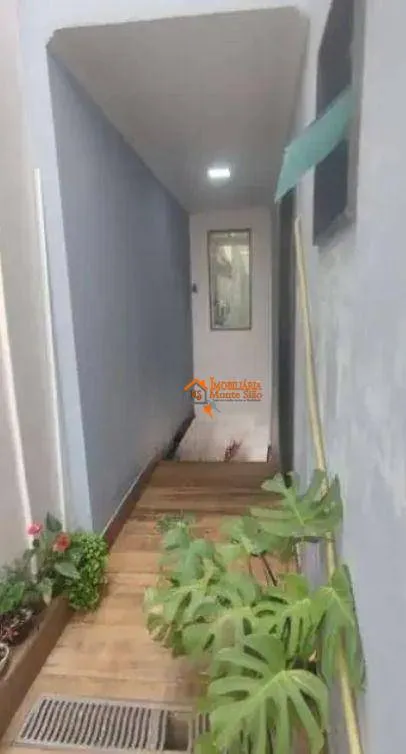 Imagem Sobrado com 3 dormitórios à venda, 180 m² por R$ 850.000 - Vila Carmela I - Guarulhos/SP