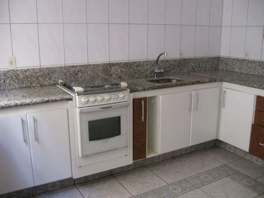 Imagem Excelente Sobrado à Venda na Vila Scarpelli em Santo André-SP: 3 Quartos, 2 Banheiros, 2 Vagas de Garagem - 180,00m²