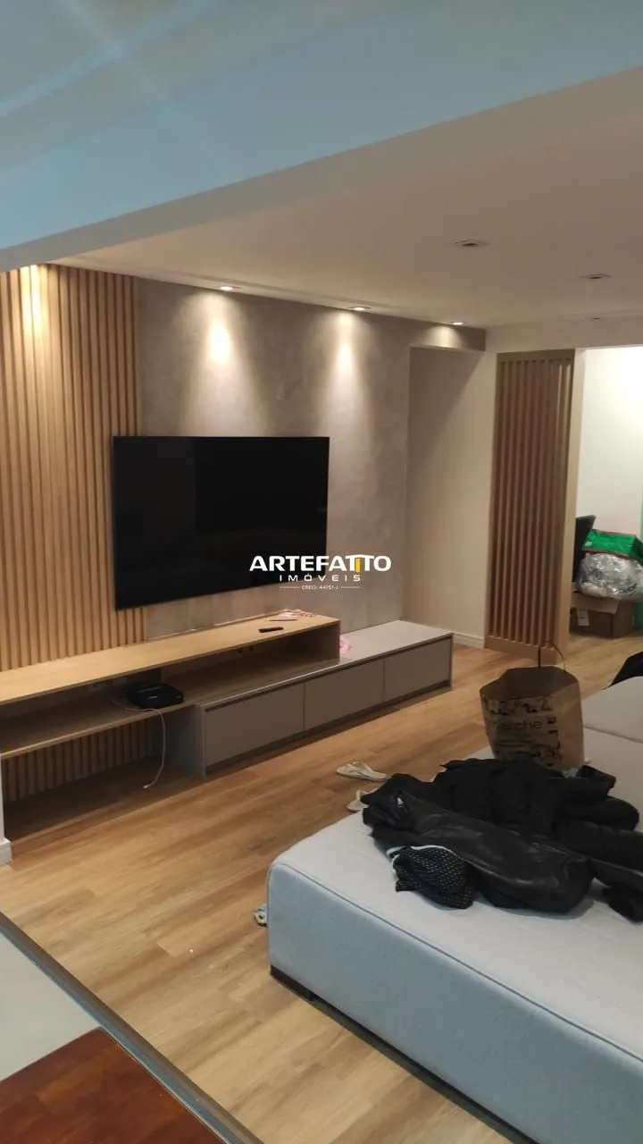 Imagem Com 3 Dormitorios , 2 vagas de garagem e depósito.