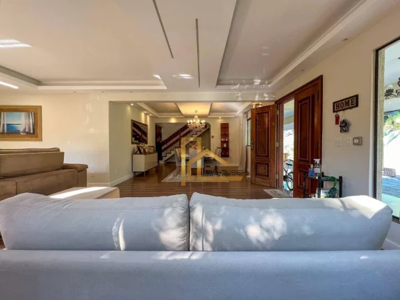 Imagem Casa com 5 quartos sendo 3 suítes perto do Clube Comay e da Feirinha do Alto de Teresópolis!