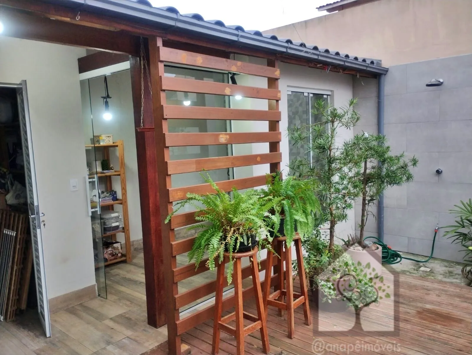 Imagem Casa 3 Quartos com 2 Suítes no Carianos, Florianópolis