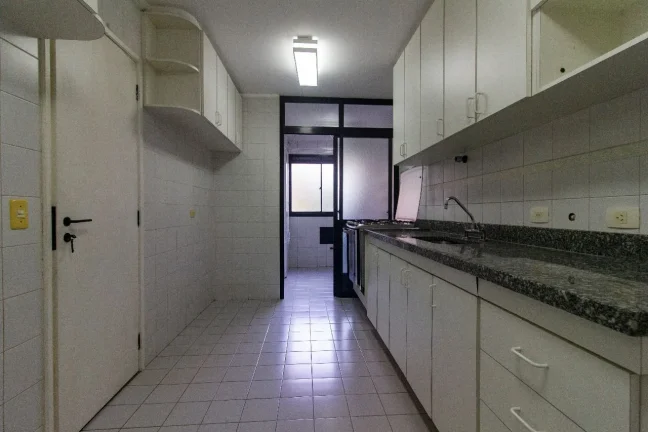 Imagem Venda de Apartamento de Alto Padrão na Vila Andrade, São Paulo-SP: 3 Quartos, 2 Suítes, 4 Banheiros, 2 Vagas, 121m².