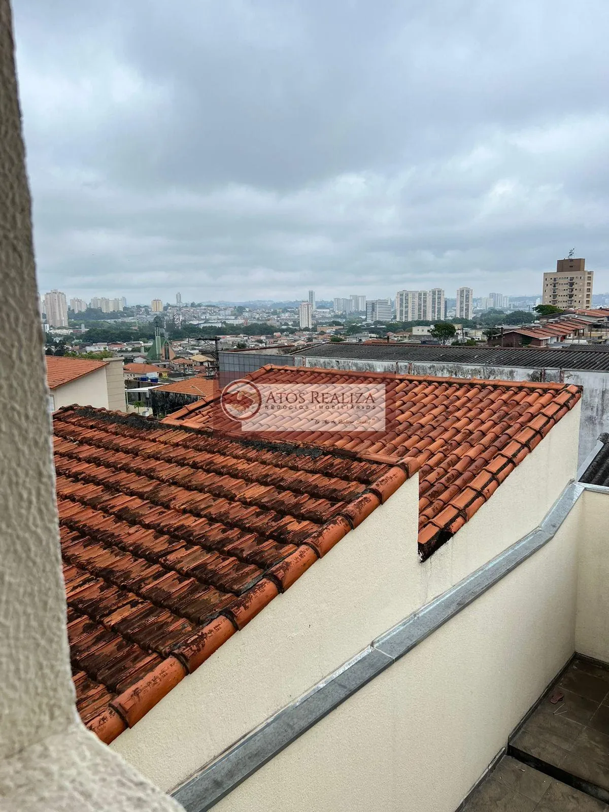 Imagem Vendo Grande Oportunidade na vila campo grande. ﻿ Sobrado novo de 180m², com 3 Suítes, 1 lavabo, 2 vagas de garagem, quintal, Churrasqueira, corredor lateral portão automático. Valor de oportunidade R$ 790k. agende uma visita e confira. ﻿ ﻿