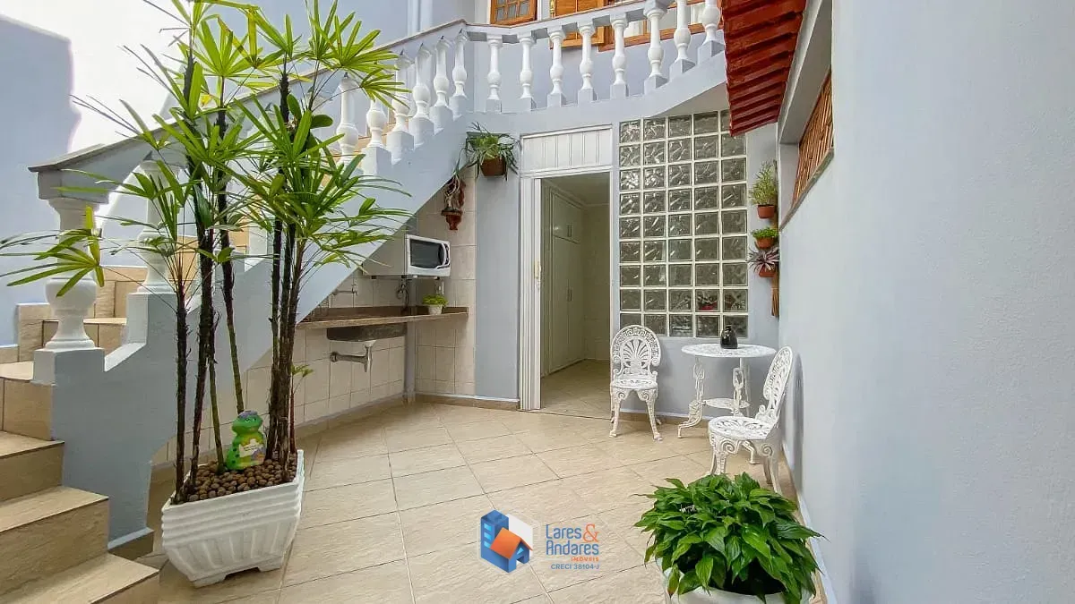 Imagem Casa para venda em Cambuci com 5 quartos, sendo 3 suítes, 275m²
